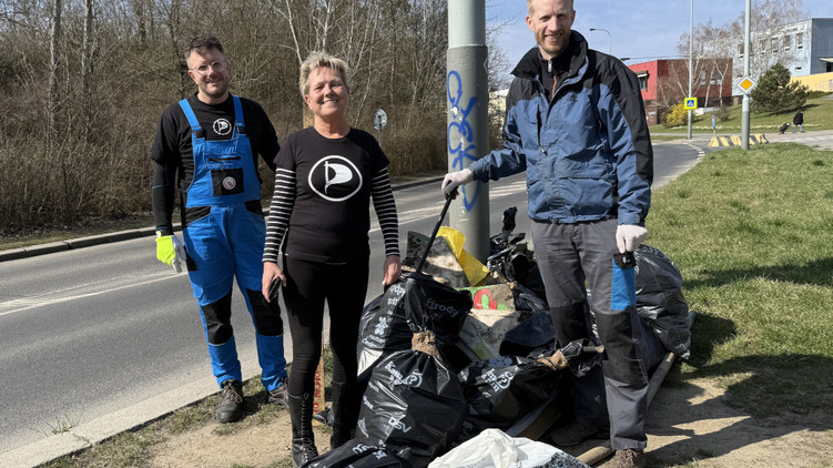 I letos jsme uklízeli zeleň podél hlavní silnice na Beránku